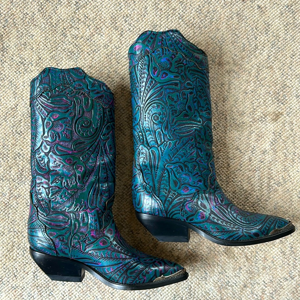 RARE FIND!!  Vintage 1980's NEVER WORN cowgirl boot!!!  Women's 7👏